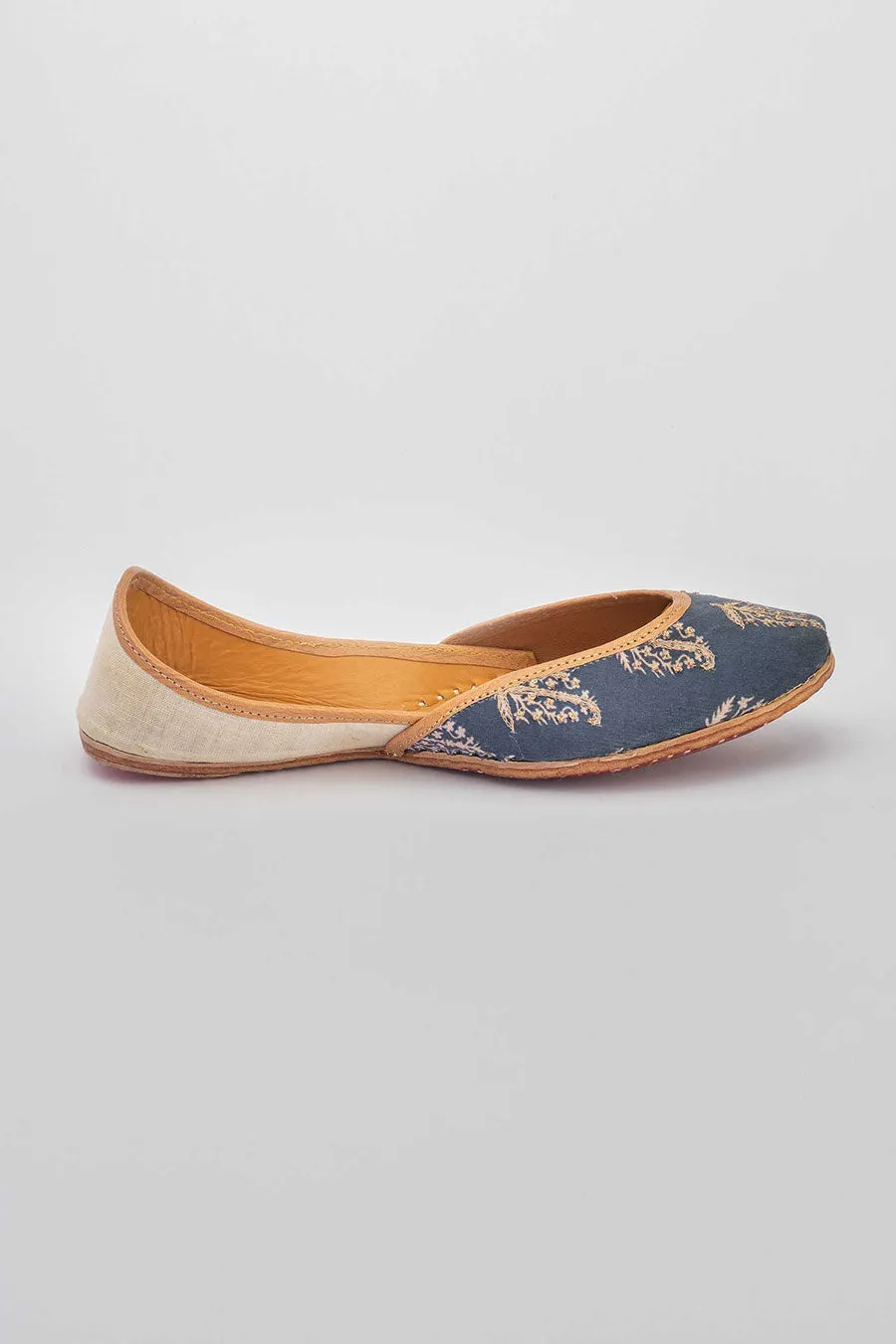 Blue & White Printed Jutti