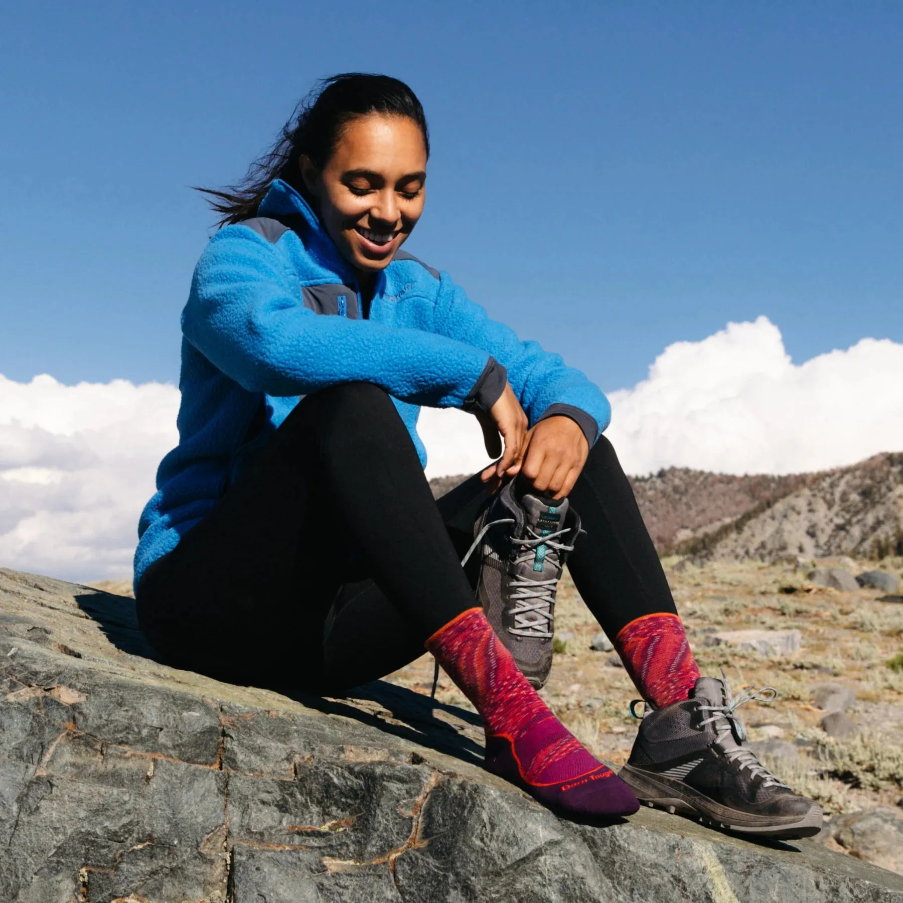 Light Hiker Micro Crew Lightweight Hiking Sock w/ Cushion (Women's) - D1967W