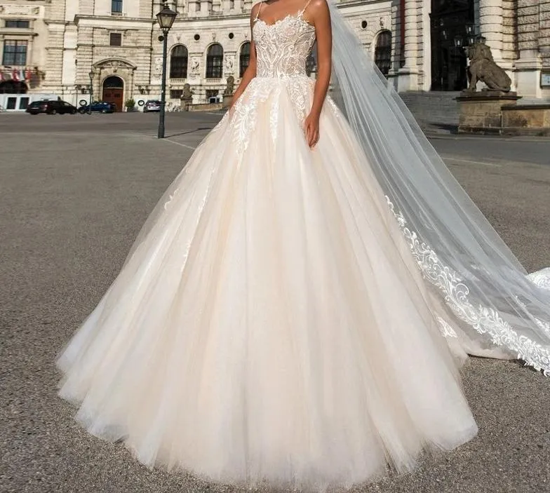 Tulle Lace Sleeveless Wedding Day Bridal Gown